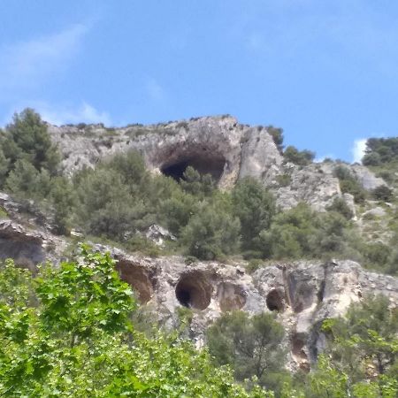 Maison Au Coeur De Fontaine De Vaucluse, Nichee Sur Le Rocher Et Surplombant La Sorgue Luaran gambar
