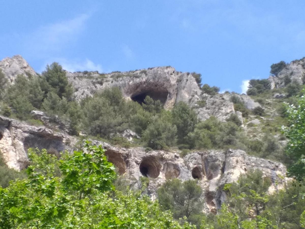 Maison Au Coeur De Fontaine De Vaucluse, Nichee Sur Le Rocher Et Surplombant La Sorgue Luaran gambar