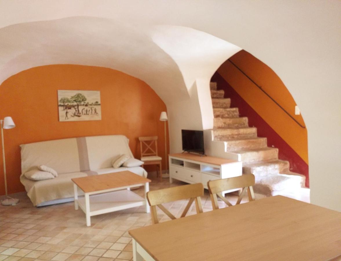 Maison Au Coeur De Fontaine De Vaucluse, Nichee Sur Le Rocher Et Surplombant La Sorgue Luaran gambar