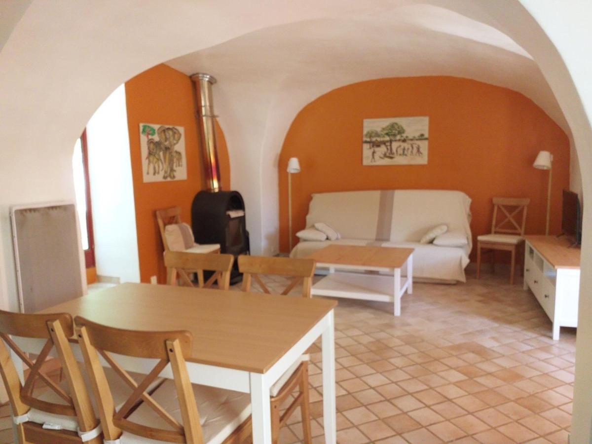 Maison Au Coeur De Fontaine De Vaucluse, Nichee Sur Le Rocher Et Surplombant La Sorgue Luaran gambar